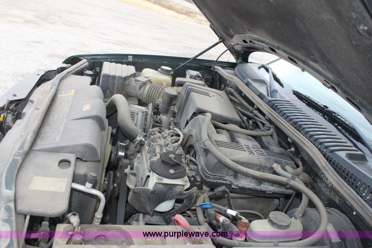 image for item B8721 2002 Ford Explorer XLS SUV