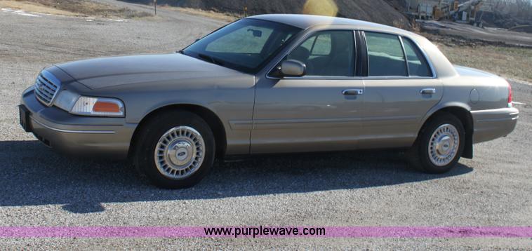 image for item B8722 2002 Ford Crown Victoria Police Interceptor