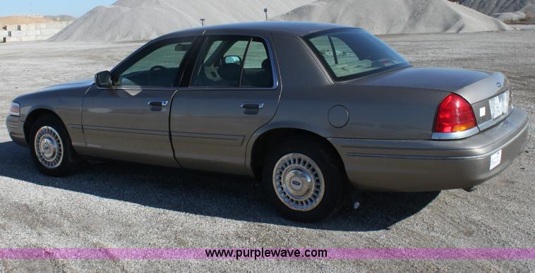 image for item B8722 2002 Ford Crown Victoria Police Interceptor