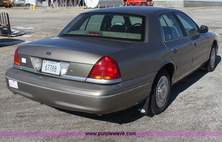image for item B8722 2002 Ford Crown Victoria Police Interceptor