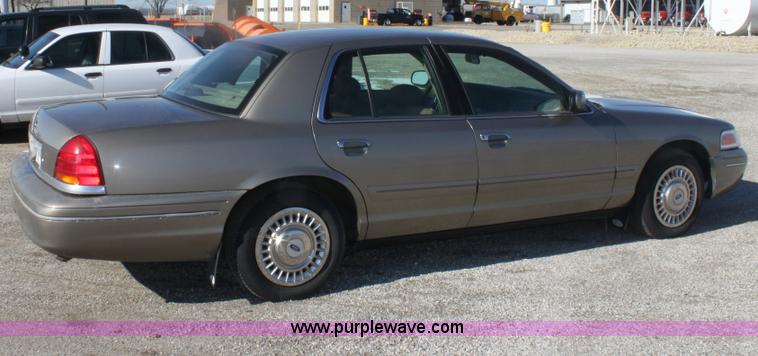 image for item B8722 2002 Ford Crown Victoria Police Interceptor