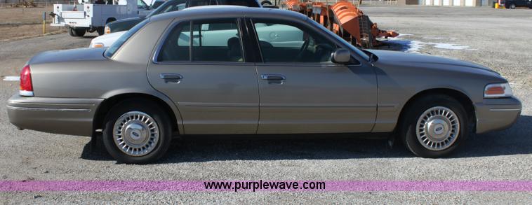 image for item B8722 2002 Ford Crown Victoria Police Interceptor