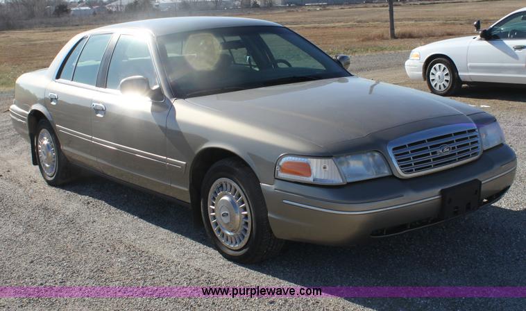 image for item B8722 2002 Ford Crown Victoria Police Interceptor