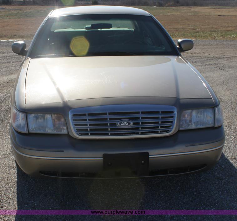 image for item B8722 2002 Ford Crown Victoria Police Interceptor