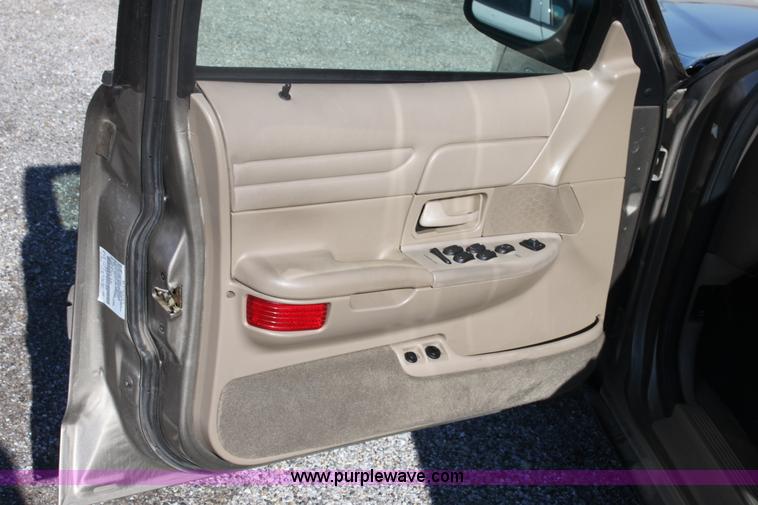 image for item B8722 2002 Ford Crown Victoria Police Interceptor