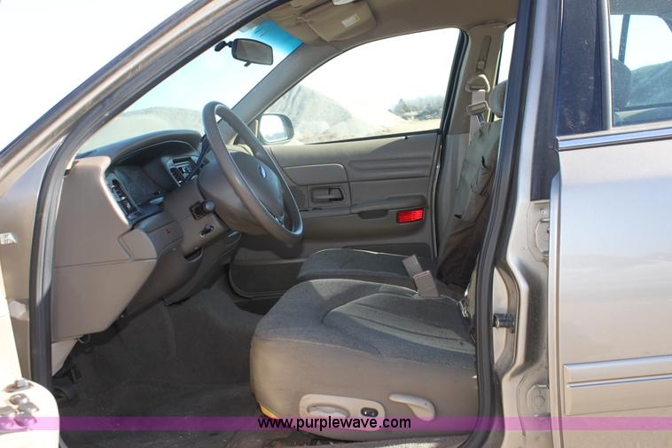 image for item B8722 2002 Ford Crown Victoria Police Interceptor