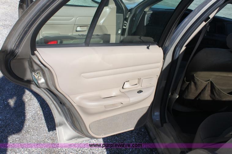 image for item B8722 2002 Ford Crown Victoria Police Interceptor