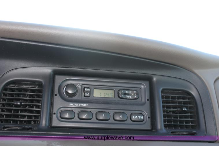 image for item B8722 2002 Ford Crown Victoria Police Interceptor