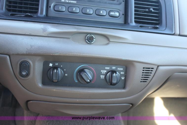 image for item B8722 2002 Ford Crown Victoria Police Interceptor