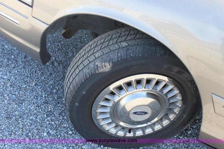 image for item B8722 2002 Ford Crown Victoria Police Interceptor