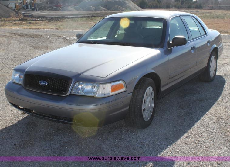 image for item B8723 2006 Ford Crown Victoria Police Interceptor
