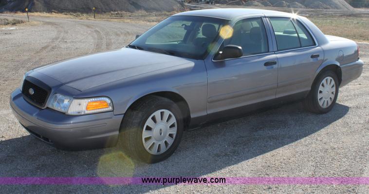 image for item B8723 2006 Ford Crown Victoria Police Interceptor