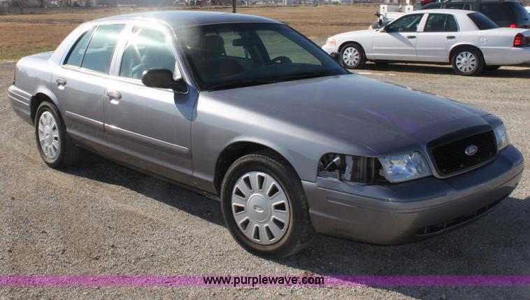 image for item B8723 2006 Ford Crown Victoria Police Interceptor