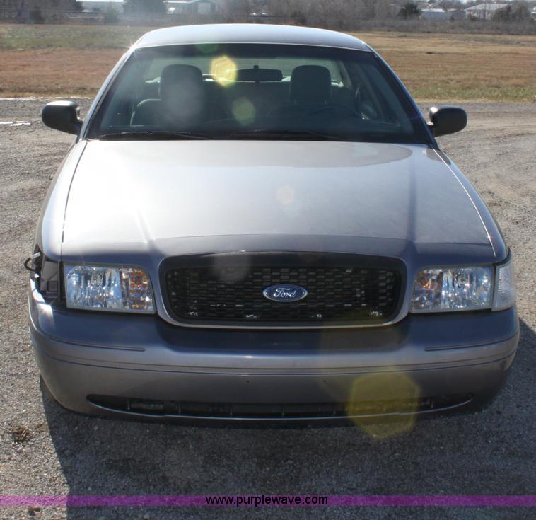 image for item B8723 2006 Ford Crown Victoria Police Interceptor