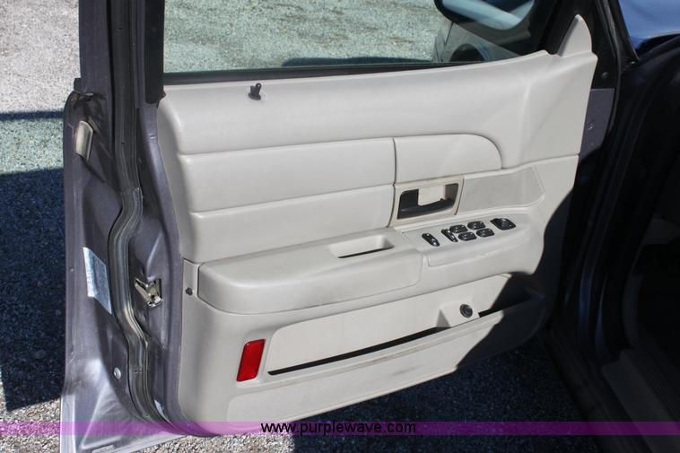 image for item B8723 2006 Ford Crown Victoria Police Interceptor