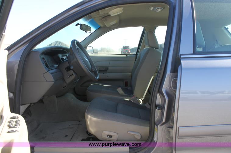 image for item B8723 2006 Ford Crown Victoria Police Interceptor