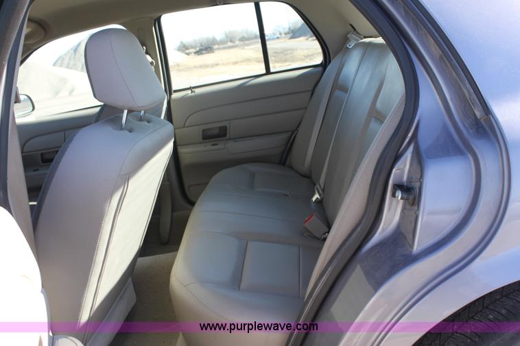 image for item B8723 2006 Ford Crown Victoria Police Interceptor
