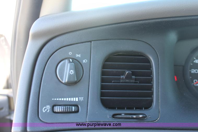 image for item B8723 2006 Ford Crown Victoria Police Interceptor