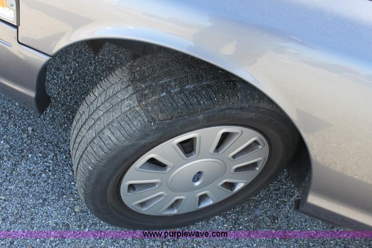 image for item B8723 2006 Ford Crown Victoria Police Interceptor