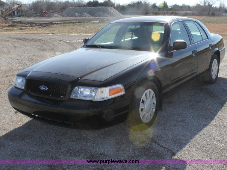 image for item B8724 2006 Ford Crown Victoria Police Interceptor