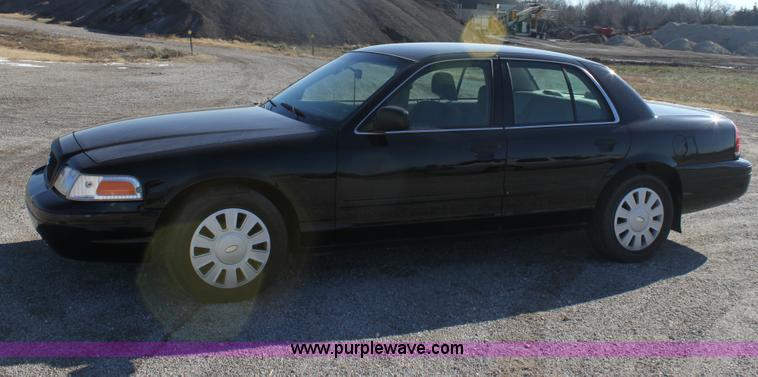 image for item B8724 2006 Ford Crown Victoria Police Interceptor