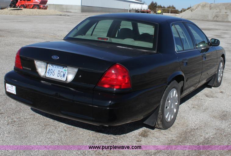 image for item B8724 2006 Ford Crown Victoria Police Interceptor