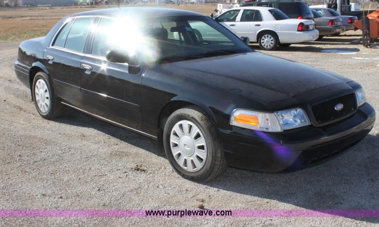 image for item B8724 2006 Ford Crown Victoria Police Interceptor