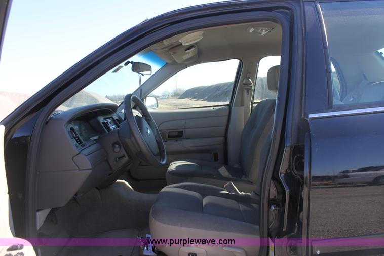 image for item B8724 2006 Ford Crown Victoria Police Interceptor