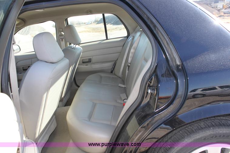 image for item B8724 2006 Ford Crown Victoria Police Interceptor