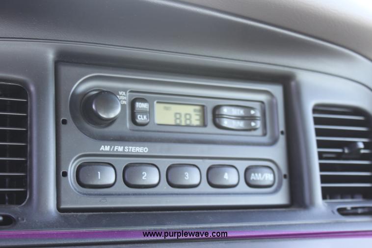 image for item B8724 2006 Ford Crown Victoria Police Interceptor