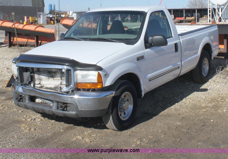 image for item B8726 2000 Ford F250 XLT Super Duty pickup truck