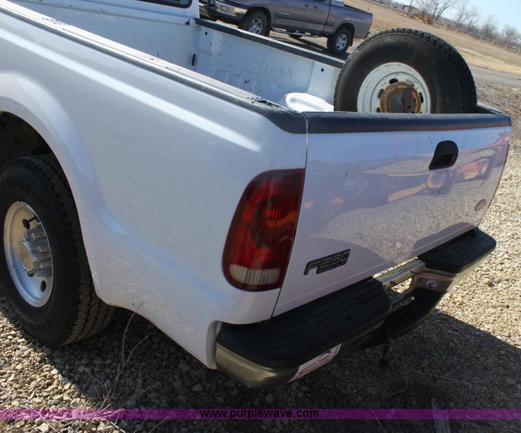 image for item B8726 2000 Ford F250 XLT Super Duty pickup truck