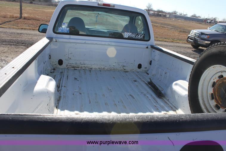 image for item B8726 2000 Ford F250 XLT Super Duty pickup truck