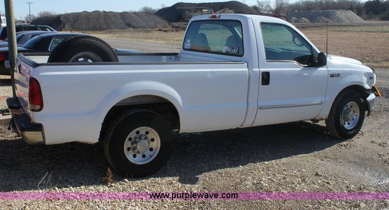 image for item B8726 2000 Ford F250 XLT Super Duty pickup truck