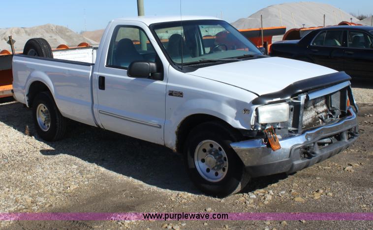image for item B8726 2000 Ford F250 XLT Super Duty pickup truck