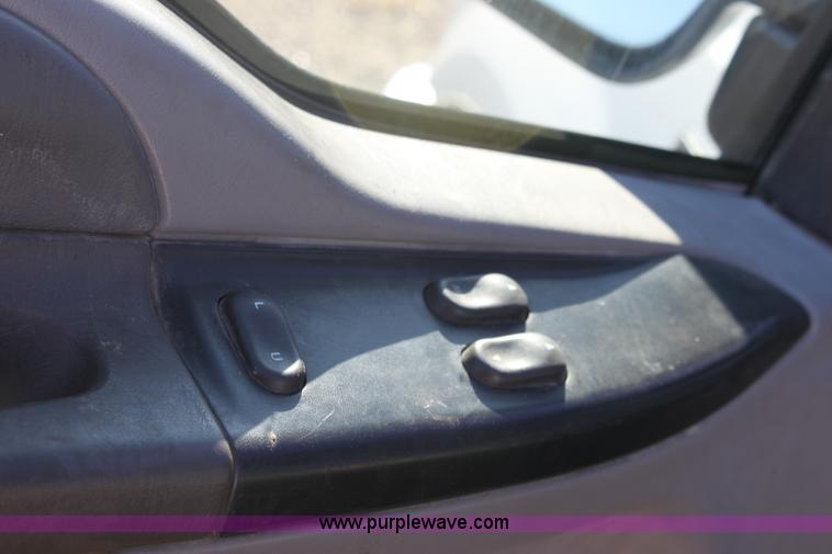 image for item B8726 2000 Ford F250 XLT Super Duty pickup truck