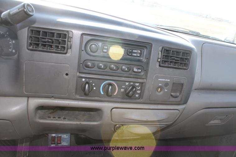 image for item B8726 2000 Ford F250 XLT Super Duty pickup truck