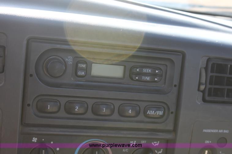 image for item B8726 2000 Ford F250 XLT Super Duty pickup truck