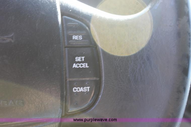 image for item B8726 2000 Ford F250 XLT Super Duty pickup truck