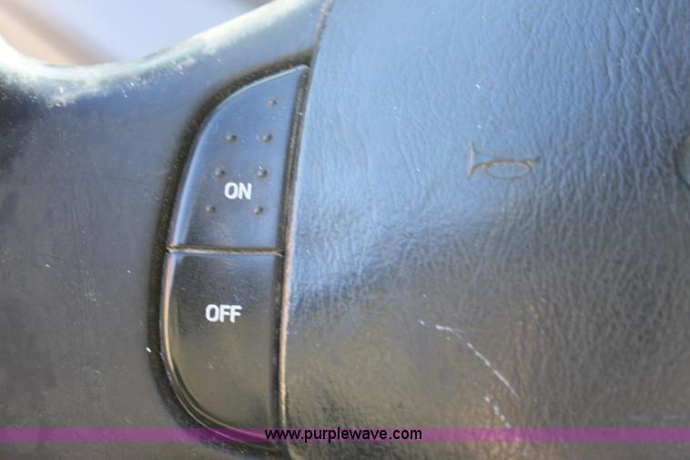 image for item B8726 2000 Ford F250 XLT Super Duty pickup truck