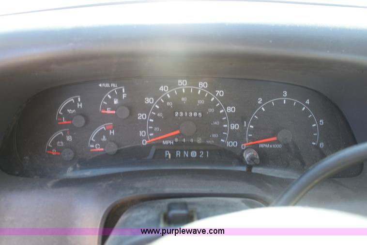 image for item B8726 2000 Ford F250 XLT Super Duty pickup truck