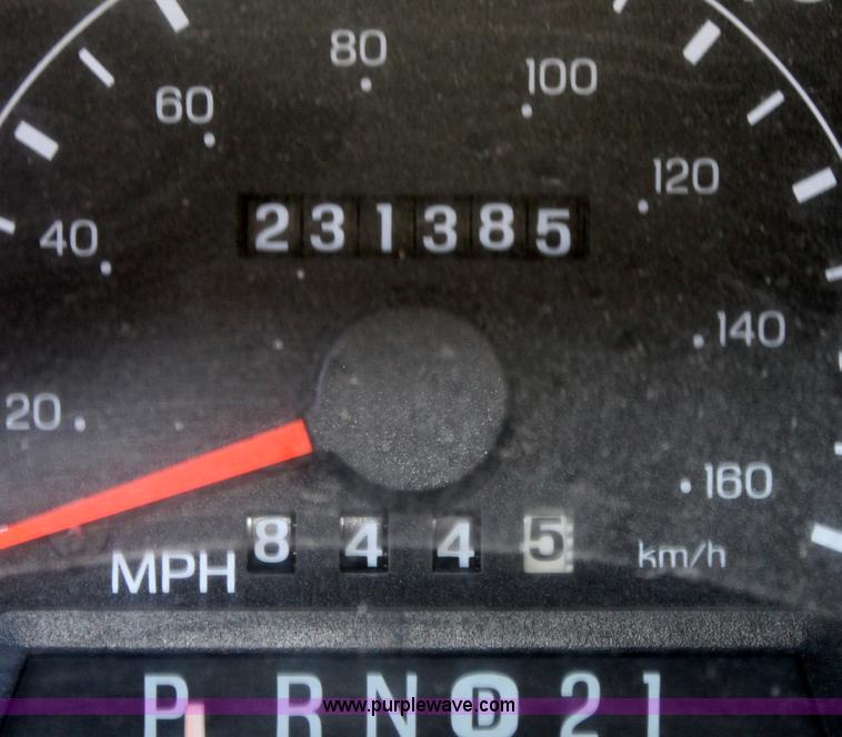 image for item B8726 2000 Ford F250 XLT Super Duty pickup truck