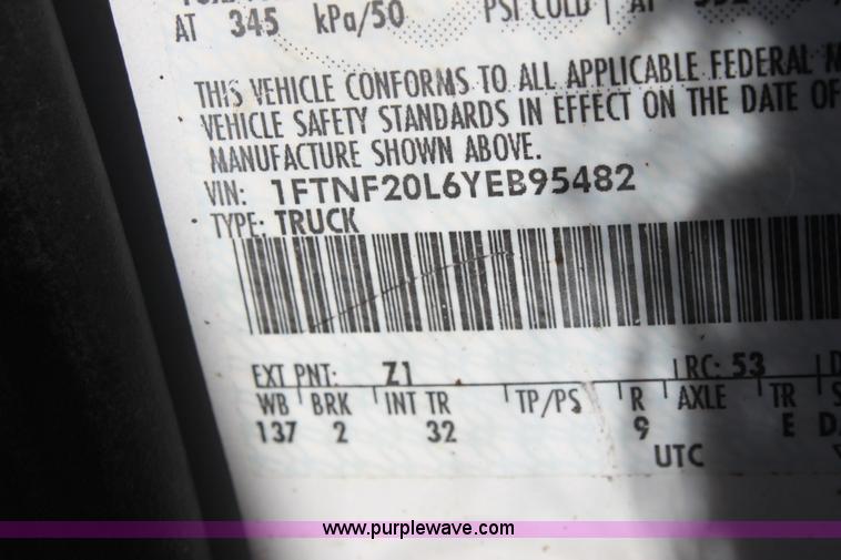 image for item B8726 2000 Ford F250 XLT Super Duty pickup truck