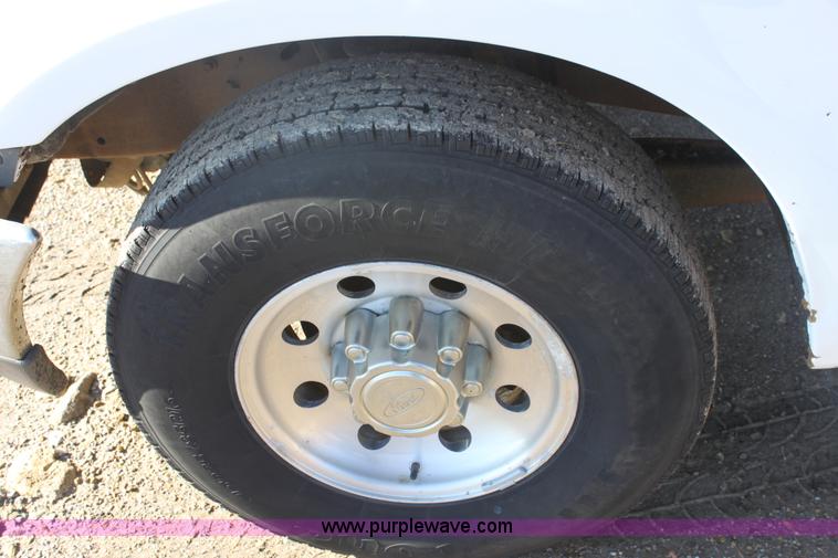 image for item B8726 2000 Ford F250 XLT Super Duty pickup truck