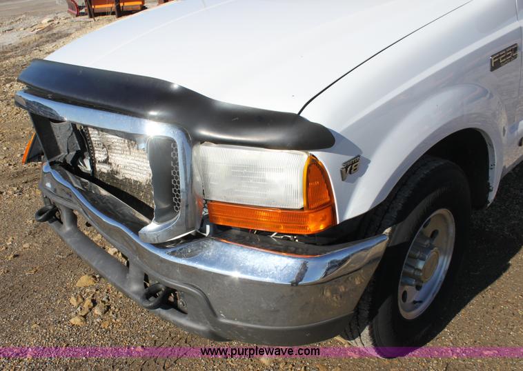 image for item B8726 2000 Ford F250 XLT Super Duty pickup truck