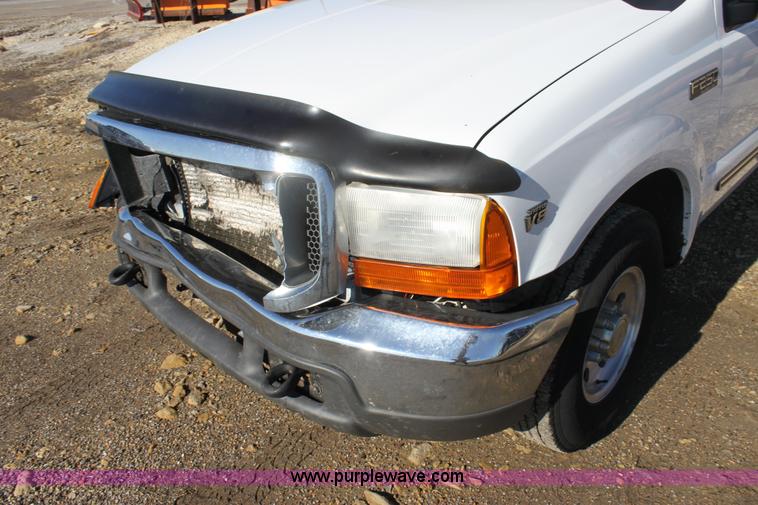 image for item B8726 2000 Ford F250 XLT Super Duty pickup truck