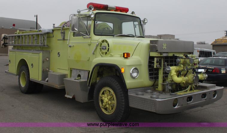 image for item B8728 1982 Ford L8000 firetruck