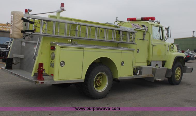 image for item B8728 1982 Ford L8000 firetruck