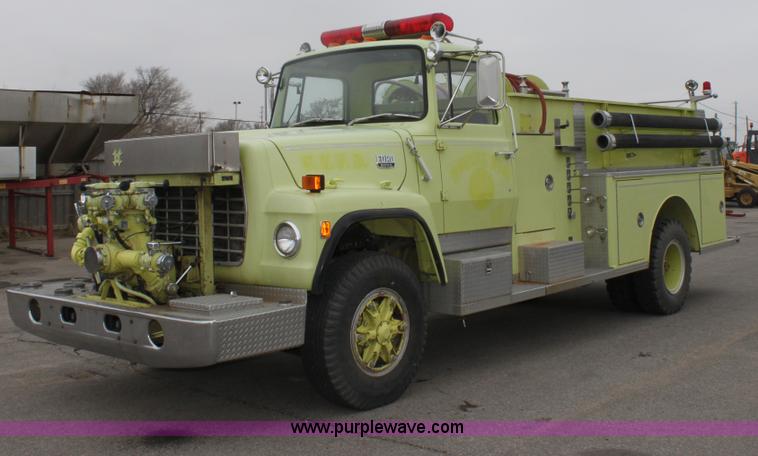 image for item B8728 1982 Ford L8000 firetruck