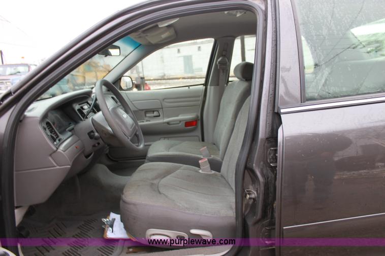 image for item B8767 2002 Ford Crown Victoria Police Interceptor